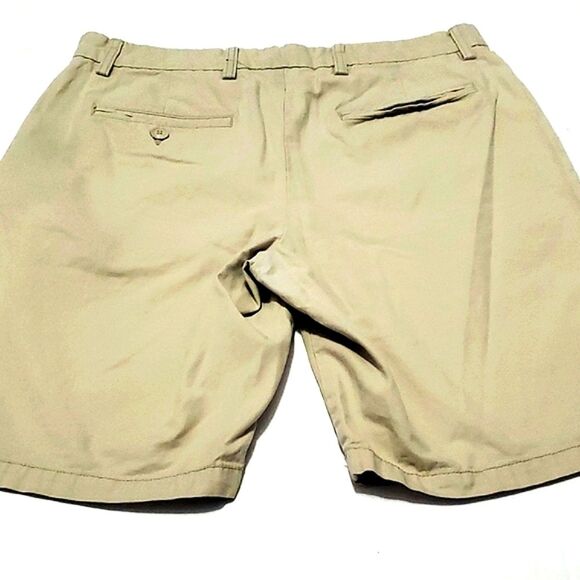 Old Navy Slim Fit Flat Front Khaki Shorts - Picture 5 of 9